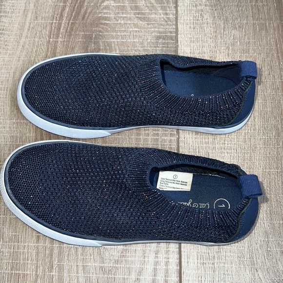 Girls Cat and Jack  pull on sneaker - Picture 2 of 9